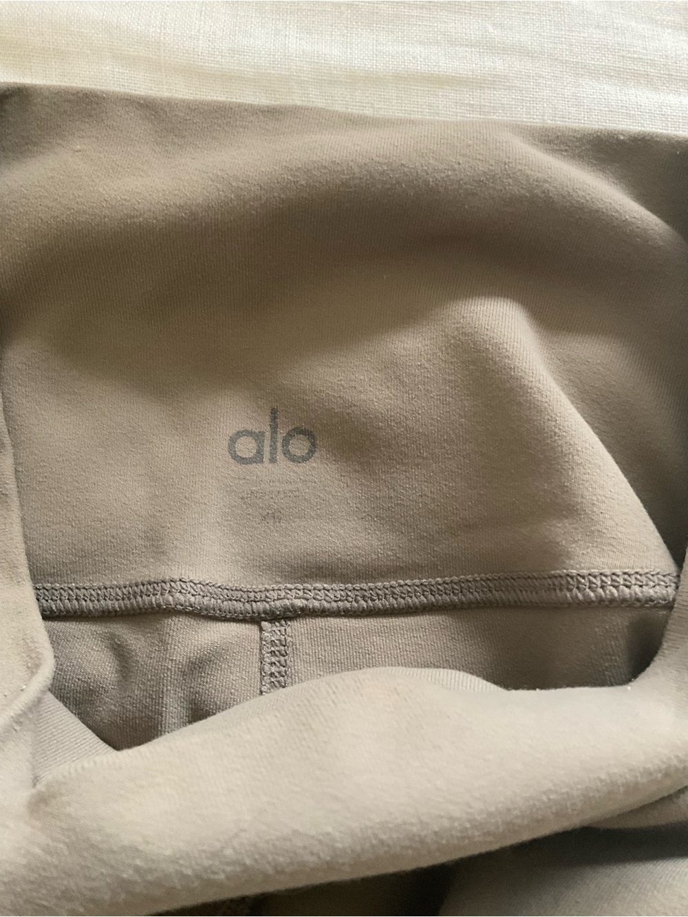 ALO - High-Waist Block Mesh Leggings - Nude - Picture 6 of 9